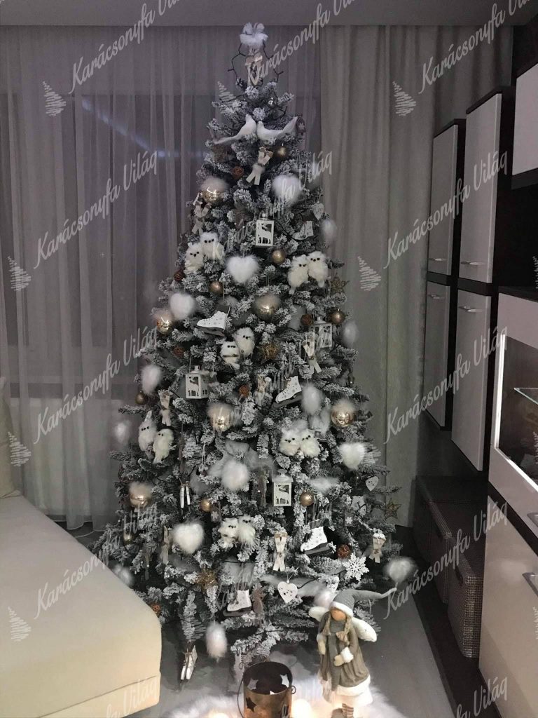 díszített karácsonyfa
