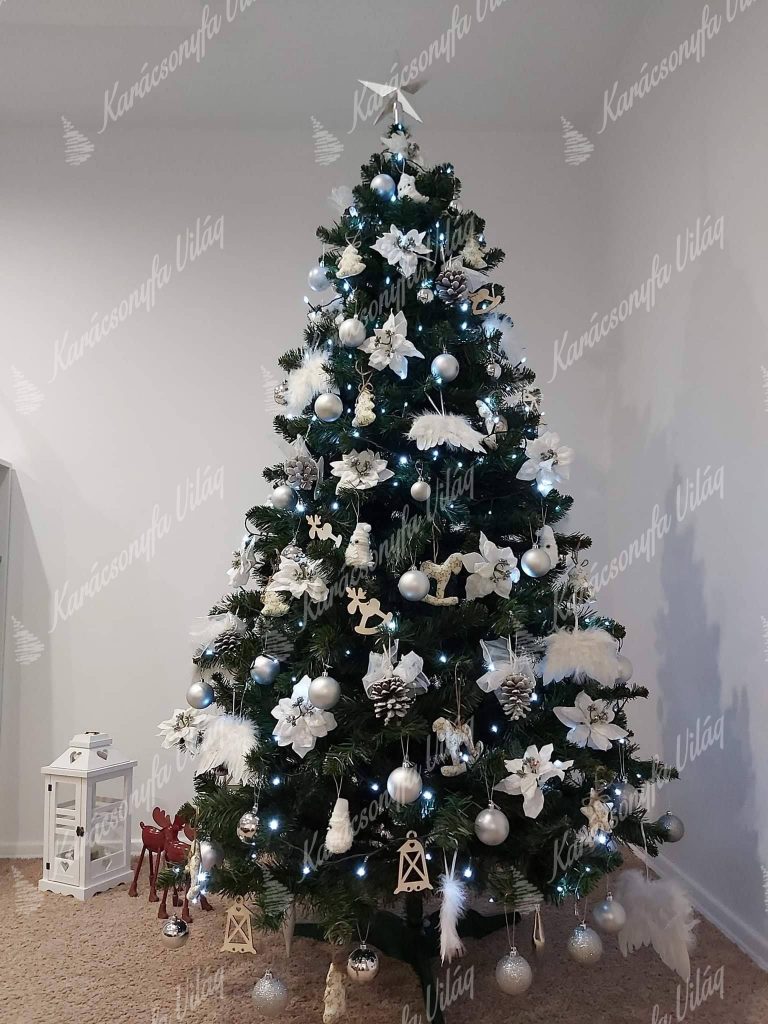 díszített karácsonyfa
