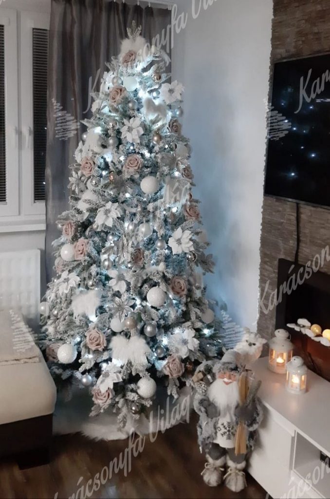 díszített karácsonyfa