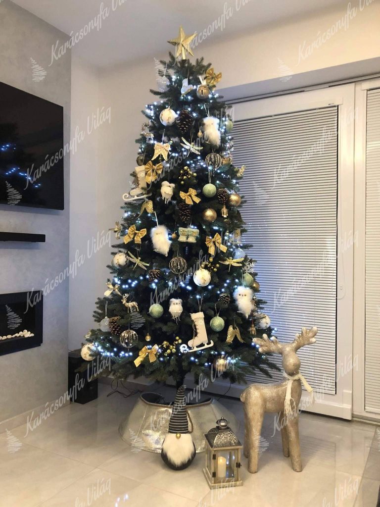 Díszített karácsonyfa