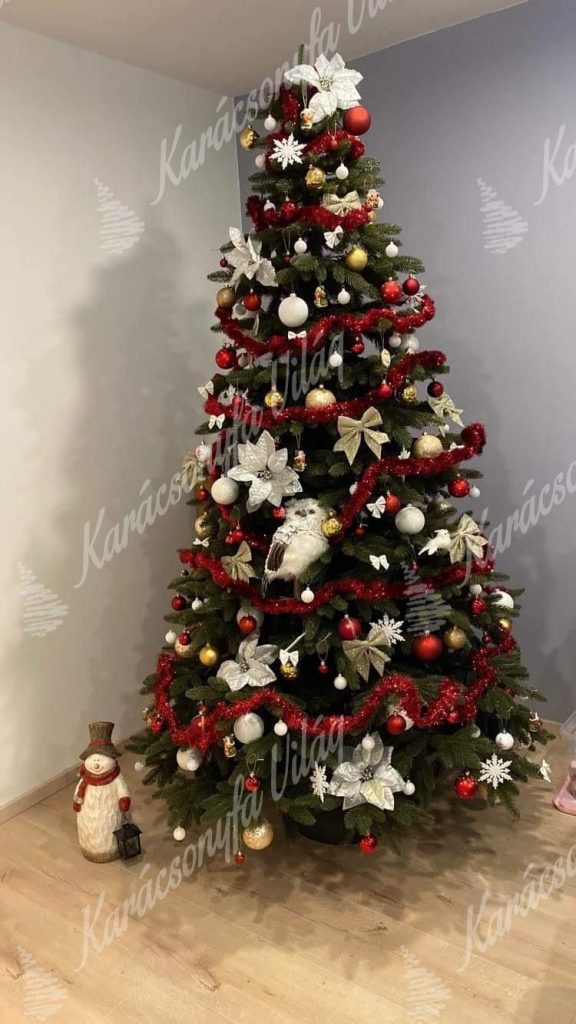 Díszített karácsonyfa