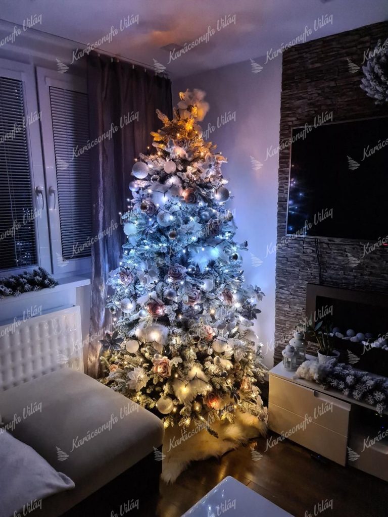 A Twinkly LED fenyőfa díszvilágítás aranyszínű kiadásban